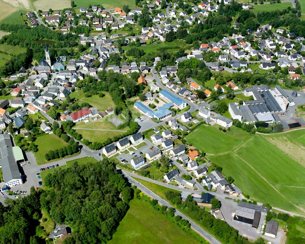 Luftbild Zell im Fichtelgebirge - Ortsansicht am Rande von landwirtschaftlichen Feldern in Zell im Fichtelgebirge im Bundesland Bayern, Deutschland