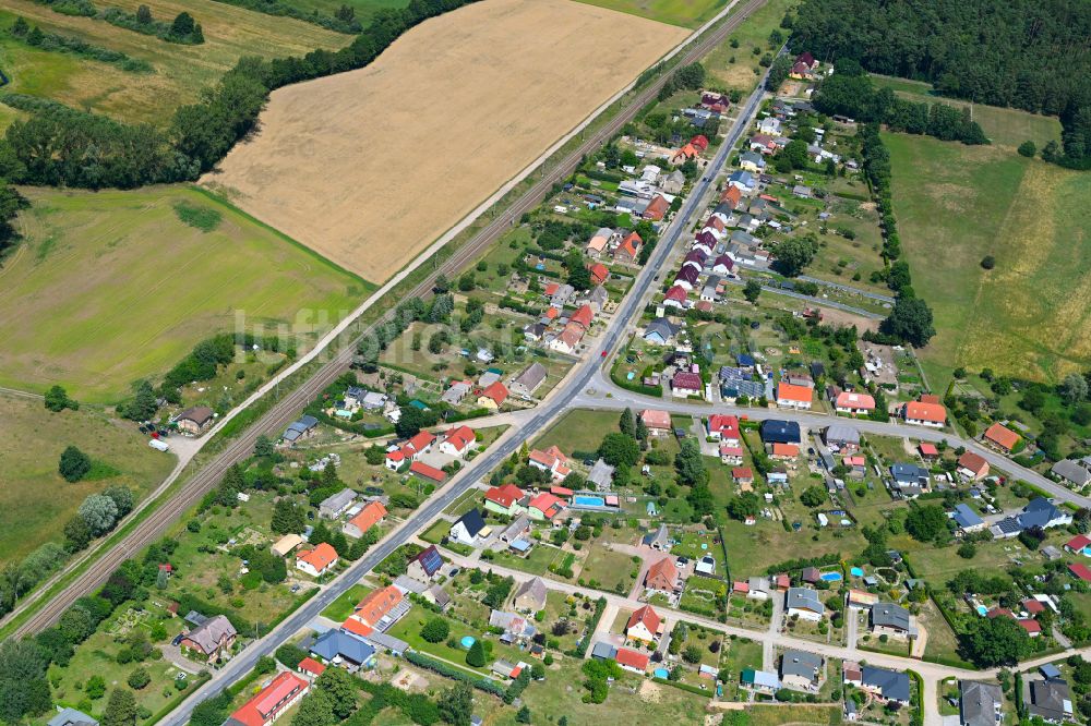 Zernin von oben - Ortsansicht am Rande von landwirtschaftlichen Feldern in Zernin im Bundesland Mecklenburg-Vorpommern, Deutschland