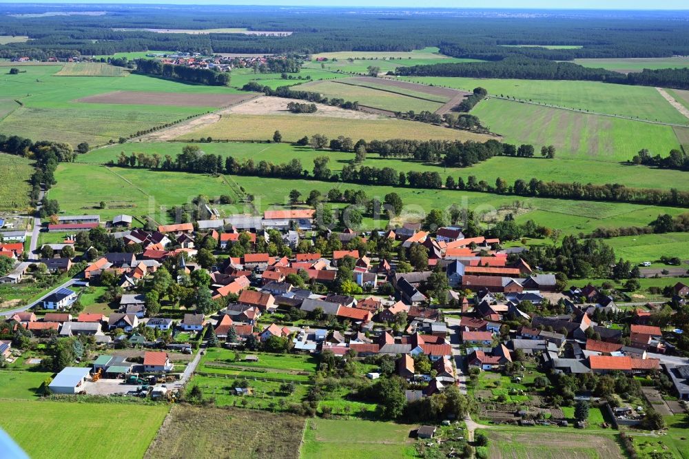 Luftaufnahme Zobbenitz - Ortsansicht am Rande von landwirtschaftlichen Feldern in Zobbenitz im Bundesland Sachsen-Anhalt, Deutschland