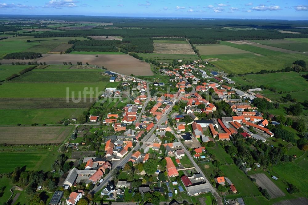 Luftbild Zobbenitz - Ortsansicht am Rande von landwirtschaftlichen Feldern in Zobbenitz im Bundesland Sachsen-Anhalt, Deutschland