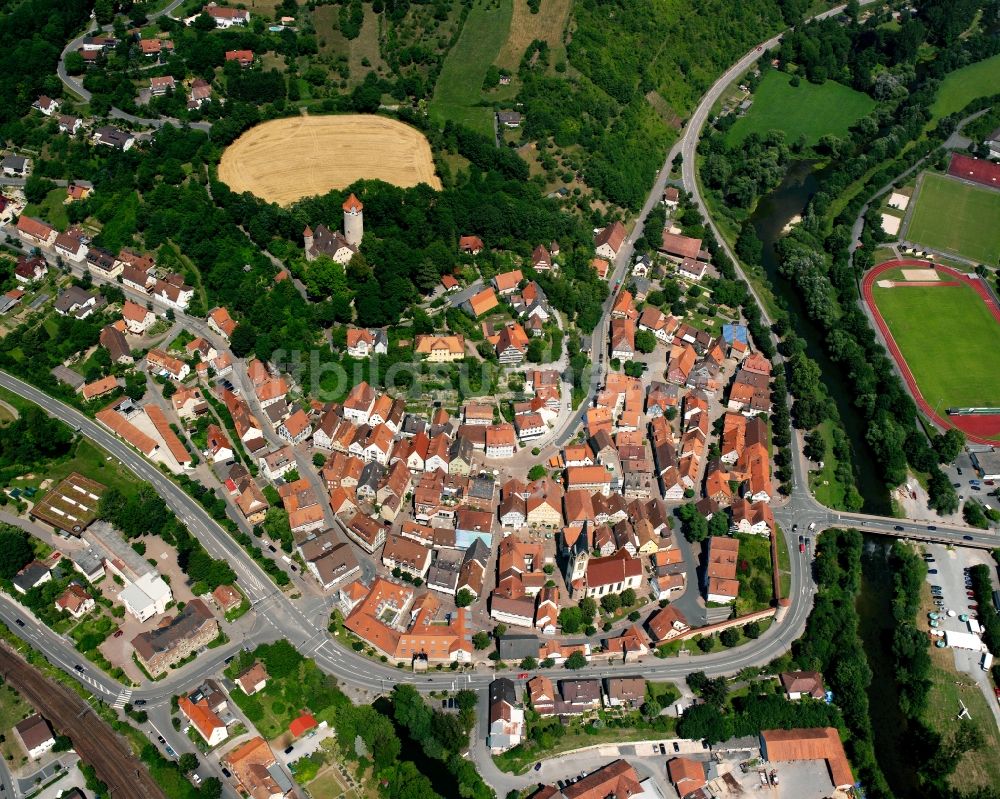 Züttlingen aus der Vogelperspektive: Ortsansicht am Rande von landwirtschaftlichen Feldern in Züttlingen im Bundesland Baden-Württemberg, Deutschland