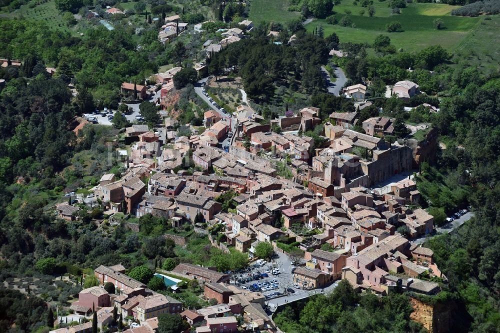 Roussillon aus der Vogelperspektive: Ortsansicht in Roussillon in Provence-Alpes-Cote d'Azur, Frankreich