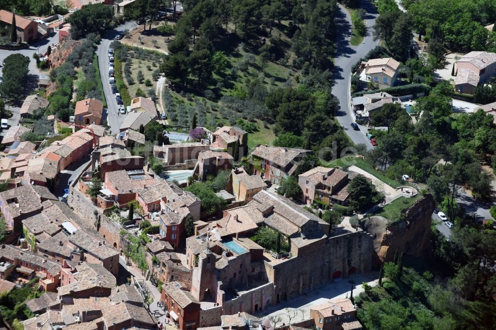 Roussillon aus der Vogelperspektive: Ortsansicht in Roussillon in Provence-Alpes-Cote d'Azur, Frankreich