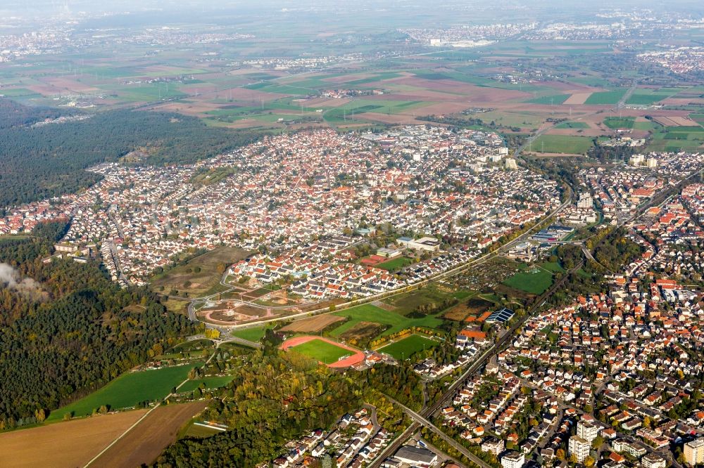 Sandhausen aus der Vogelperspektive: Ortsansicht in Sandhausen im Bundesland Baden-Württemberg, Deutschland