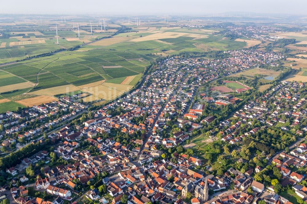 Saulheim aus der Vogelperspektive: Ortsansicht in Saulheim im Bundesland Rheinland-Pfalz, Deutschland