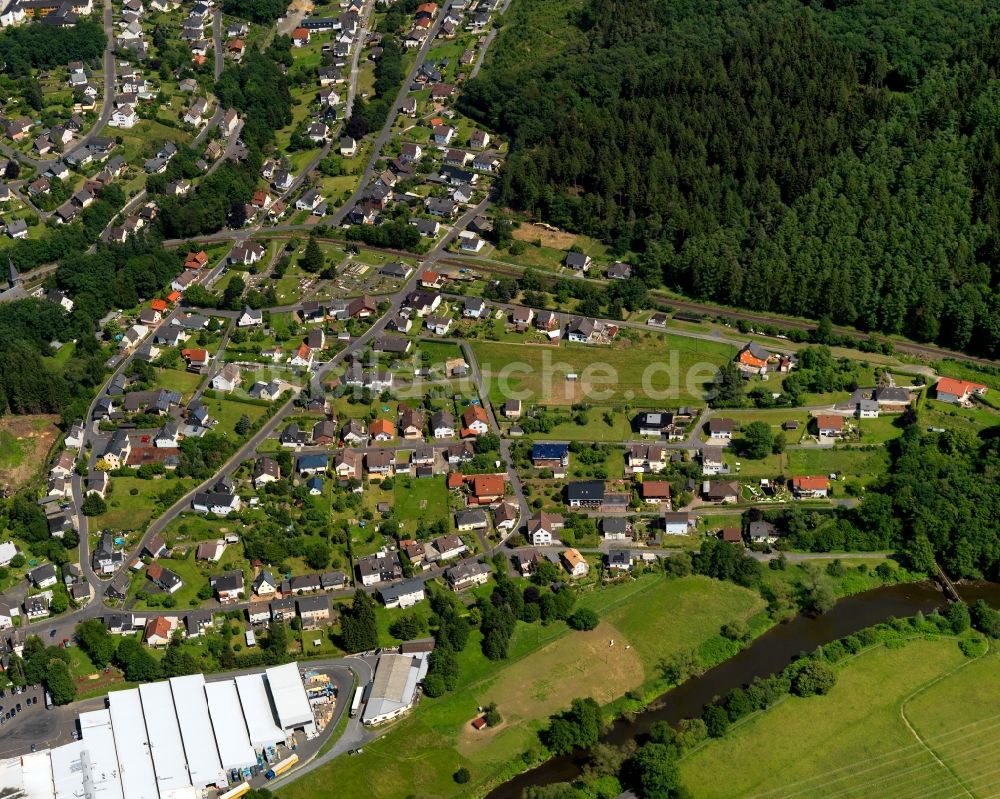 Scheuerfeld aus der Vogelperspektive: Ortsansicht von Scheuerfeld im Bundesland Rheinland-Pfalz