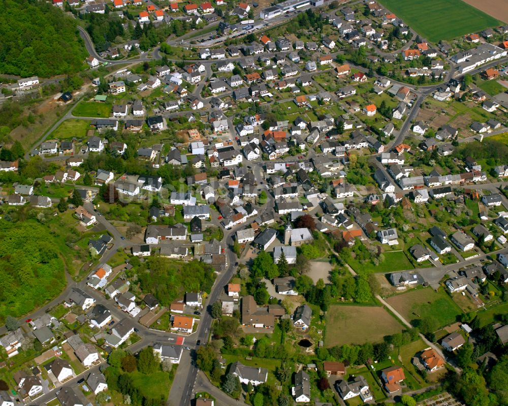 Schönbach aus der Vogelperspektive: Ortsansicht in Schönbach im Bundesland Hessen, Deutschland