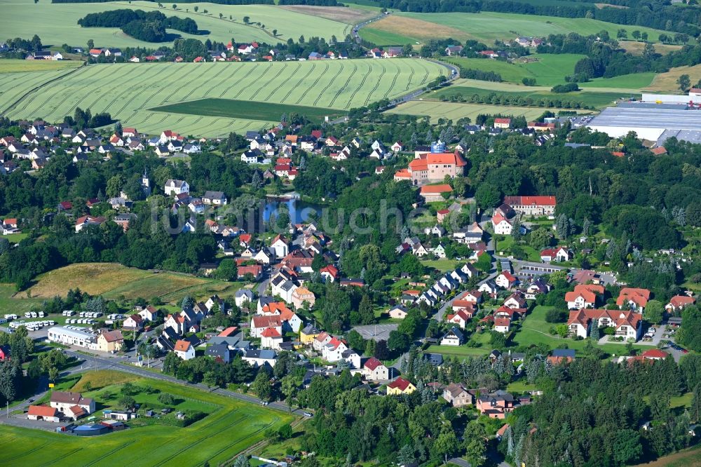 Schönfels aus der Vogelperspektive: Ortsansicht in Schönfels im Bundesland Sachsen, Deutschland