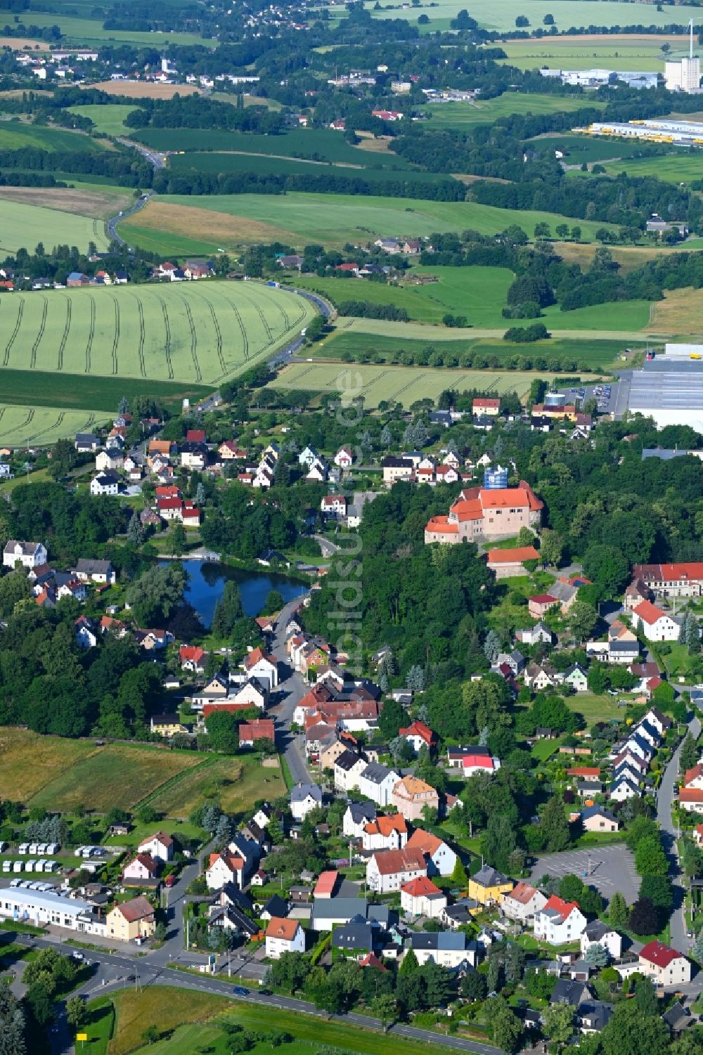 Schönfels aus der Vogelperspektive: Ortsansicht in Schönfels im Bundesland Sachsen, Deutschland