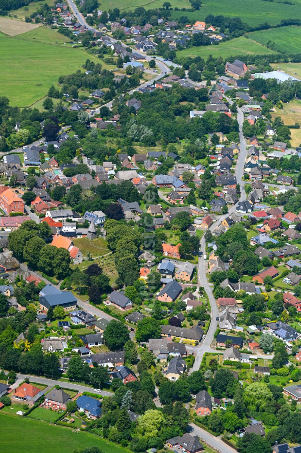 Schwabstedt aus der Vogelperspektive: Ortsansicht in Schwabstedt im Bundesland Schleswig-Holstein, Deutschland