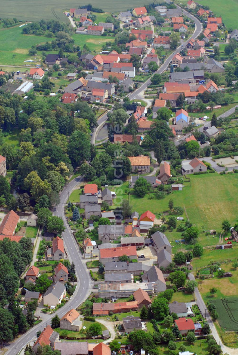 Wachau / OT Seifersdorf von oben - Ortsansicht Seifersdorf bei Radeberg