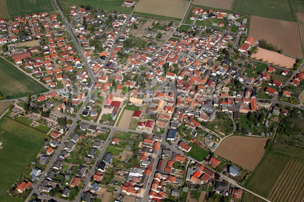 Siefersheim von oben - Ortsansicht von Siefersheim ist eine Ortsgemeinde im Landkreis Alzey-Worms in Rheinland-Pfalz