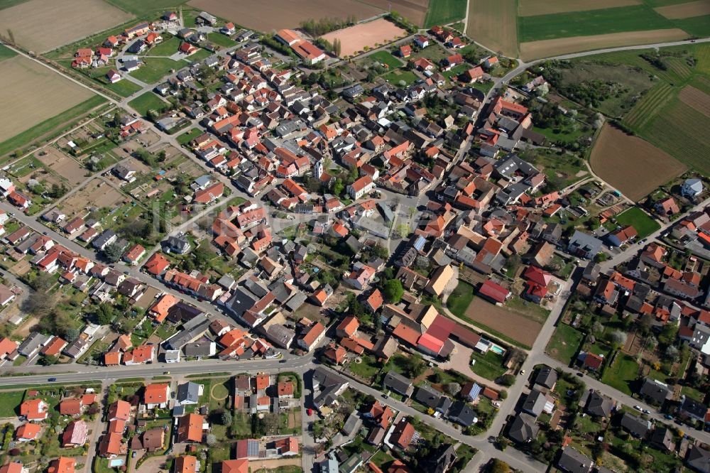 Siefersheim aus der Vogelperspektive: Ortsansicht von Siefersheim ist eine Ortsgemeinde im Landkreis Alzey-Worms in Rheinland-Pfalz