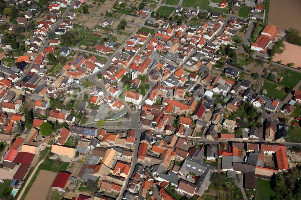 Siefersheim von oben - Ortsansicht von Siefersheim ist eine Ortsgemeinde im Landkreis Alzey-Worms in Rheinland-Pfalz