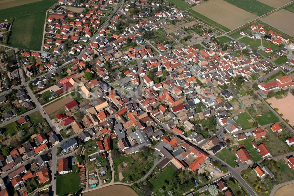 Siefersheim aus der Vogelperspektive: Ortsansicht von Siefersheim ist eine Ortsgemeinde im Landkreis Alzey-Worms in Rheinland-Pfalz