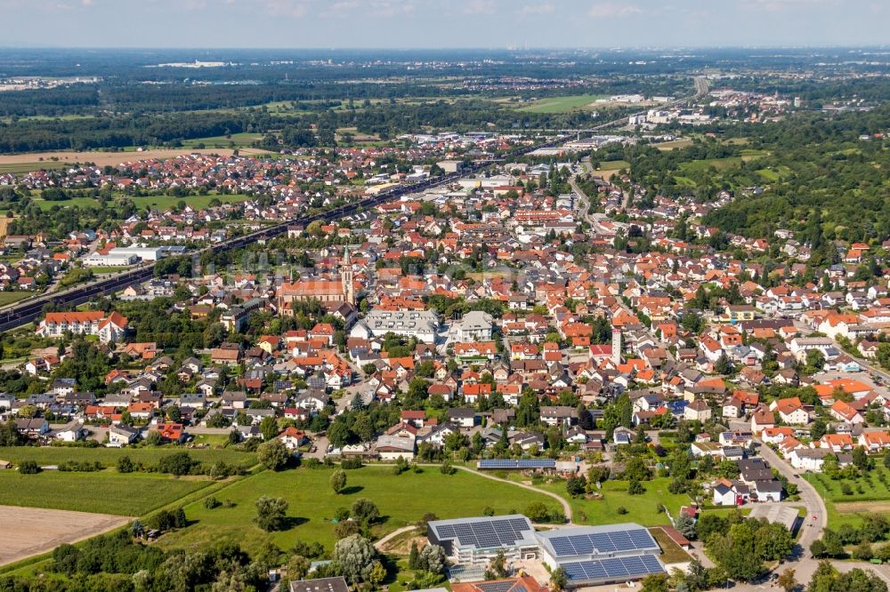 Sinzheim aus der Vogelperspektive: Ortsansicht in Sinzheim im Bundesland Baden-Württemberg, Deutschland