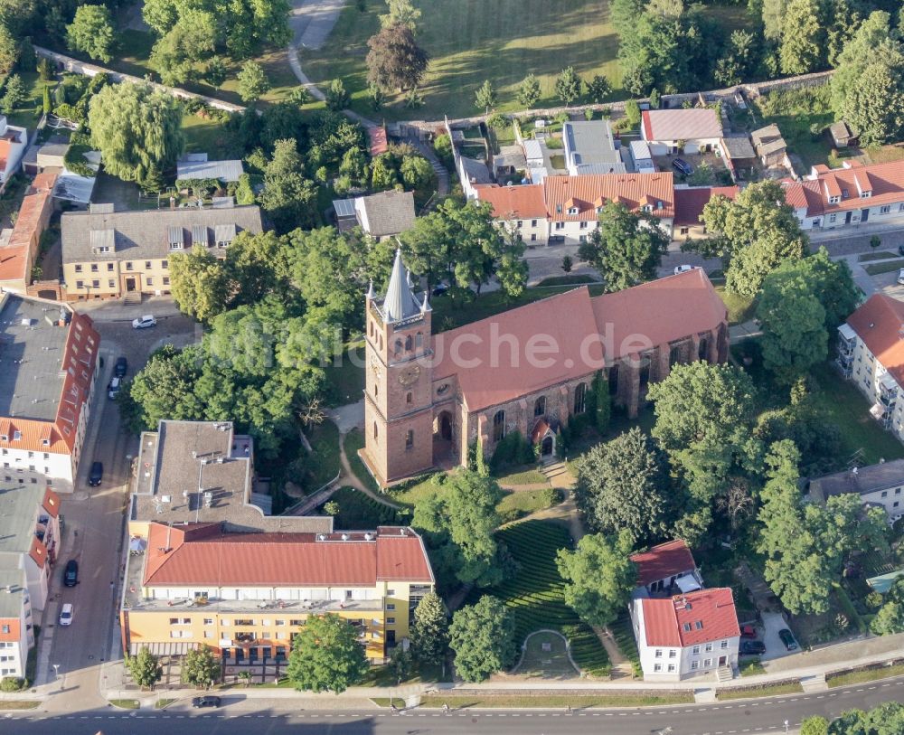 Luftaufnahme Müncheberg - Ortsansicht und Stadtpfarr-kirche Sankt Marien in Müncheberg im Bundesland Brandenburg