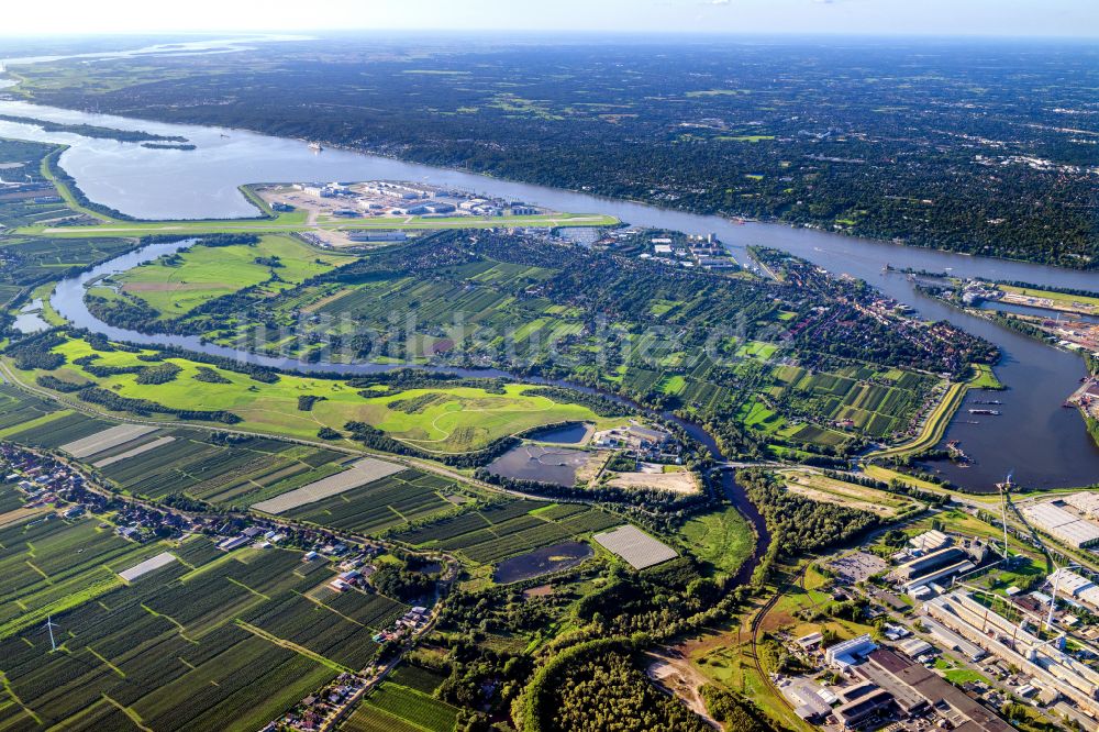 Luftbild Hamburg - Ortsansicht von dem Stadtteil Finkenwerder am Ufer des Fluß- Verlaufs der Elbe in Hamburg