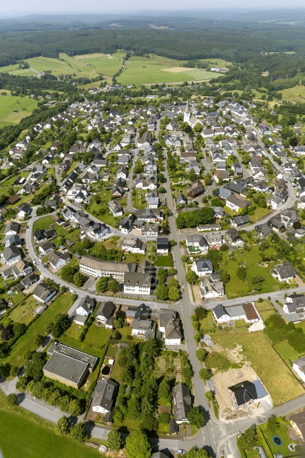 Luftbild Warstein Hirschberg - Ortsansicht des Stadtteil Hirschberg der Stadt Warstein in Nordrhein-Westfalen