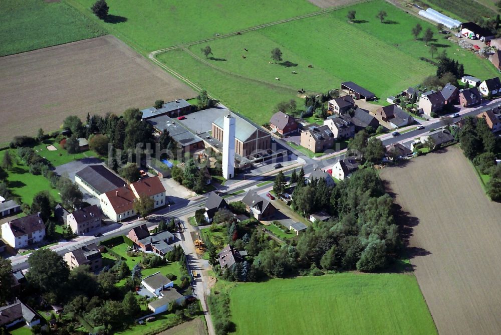 Luftaufnahme Langenfeld OT Gieslenberg - Ortsansicht des Stadtteils Gieslenberg, einem Ortsteil von Langenfeld im Bundesland Nordrhein-Westfalen