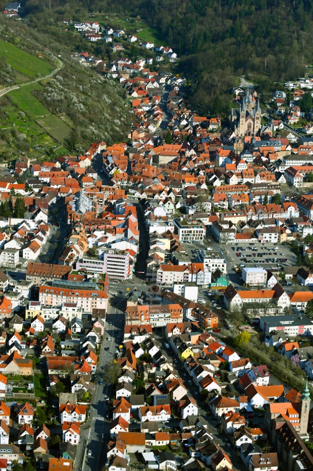 Heppenheim (Bergstraße) aus der Vogelperspektive: Ortsansicht im Talbereich in Heppenheim (Bergstraße) im Bundesland Hessen, Deutschland