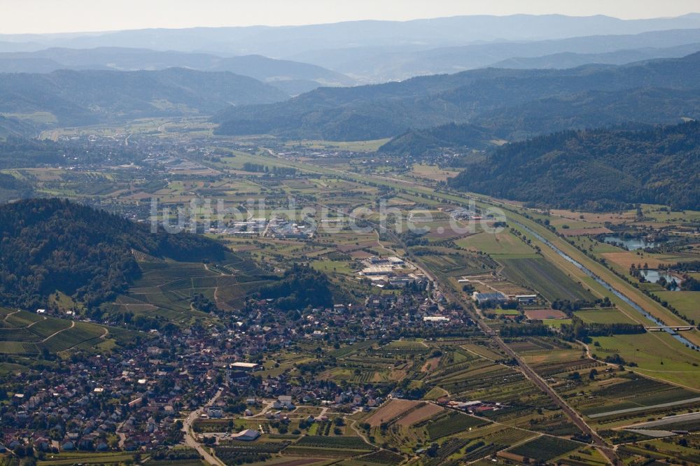 Ortenberg aus der Vogelperspektive: Ortsansicht im Talbereich in Ortenberg im Bundesland Baden-Württemberg, Deutschland