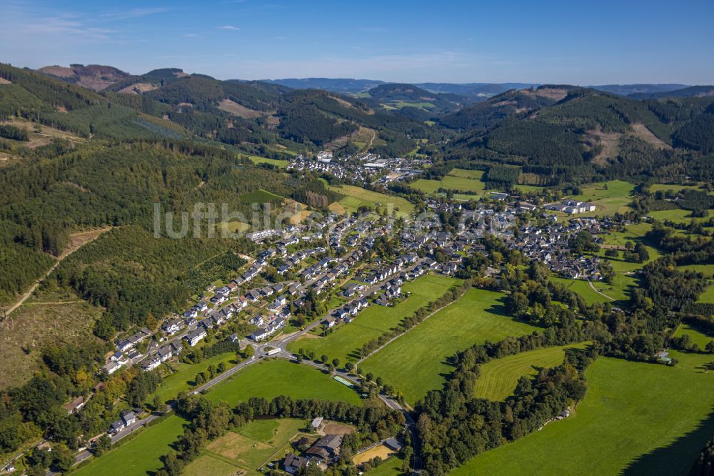 Saalhausen aus der Vogelperspektive: Ortsansicht im Talbereich in Saalhausen im Bundesland Nordrhein-Westfalen, Deutschland