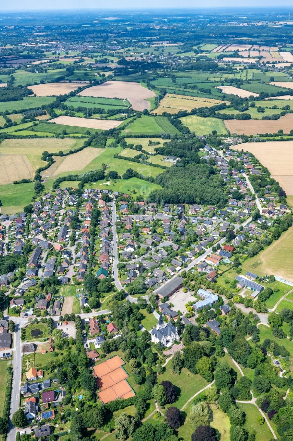 Tremsbüttel aus der Vogelperspektive: Ortsansicht Tremsbüttel im Bundesland Schleswig-Holstein, Deutschland