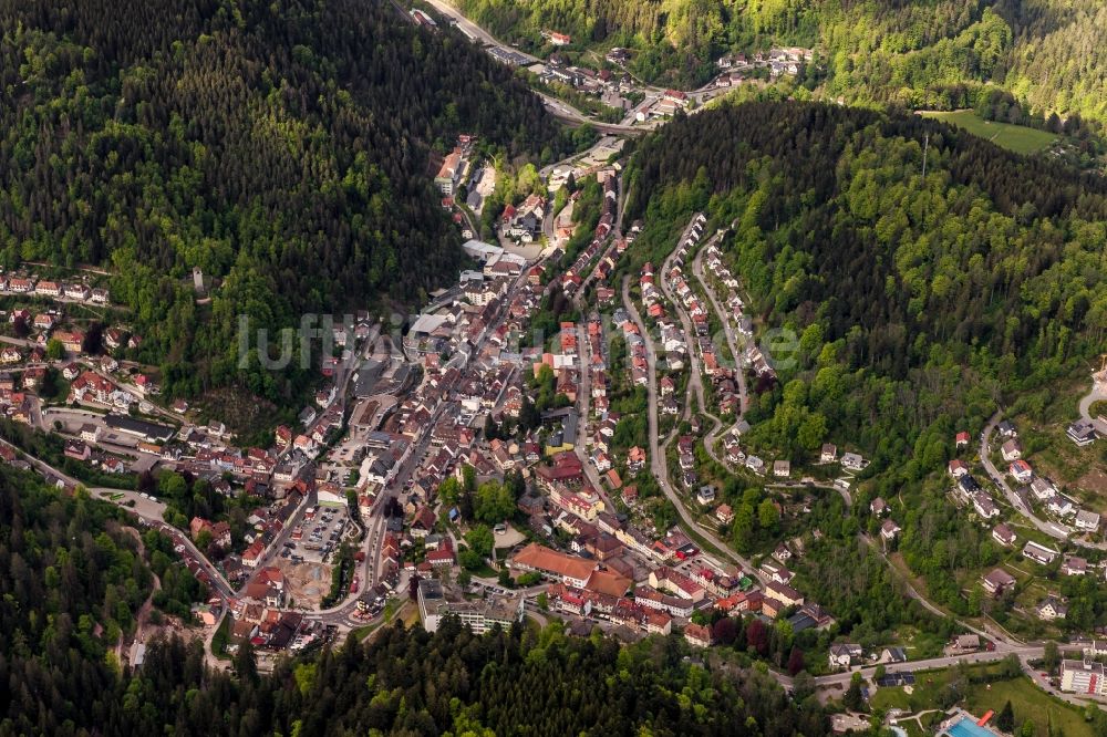 Triberg aus der Vogelperspektive: Ortsansicht in Triberg im Bundesland Baden-Württemberg, Deutschland