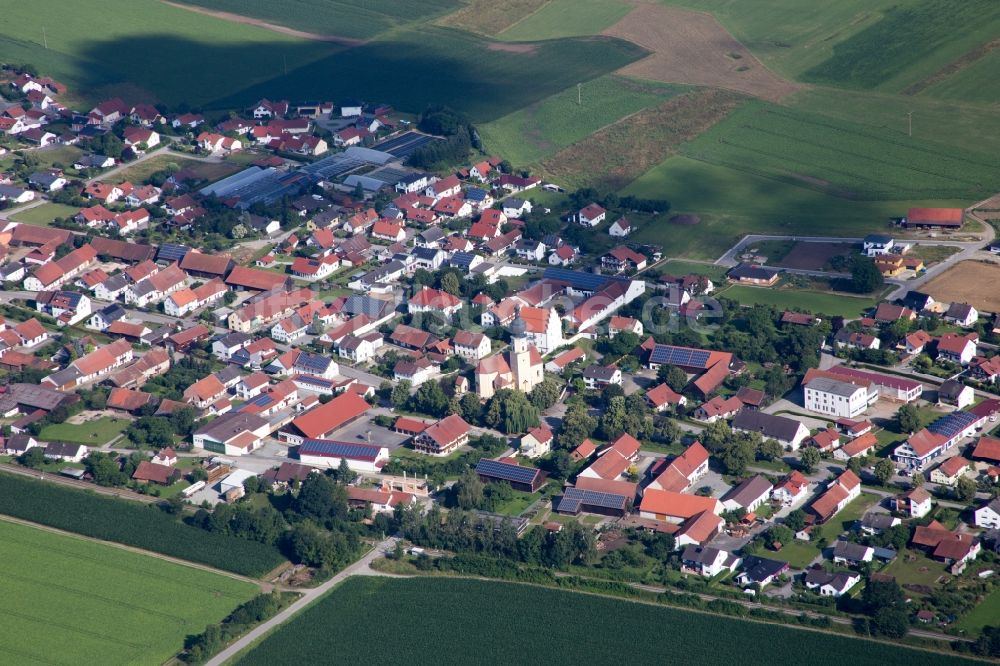 Luftaufnahme Geiselhöring - Ortsansicht unter Wolken in Geiselhöring im Bundesland Bayern