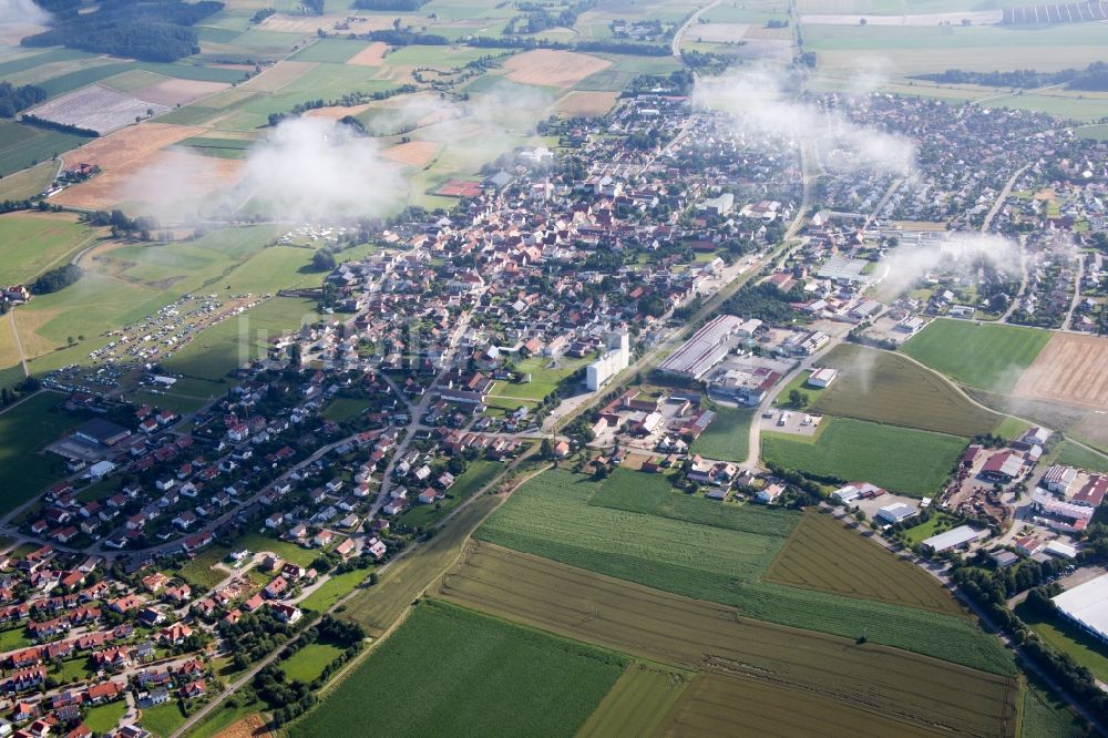 Geiselhöring von oben - Ortsansicht unter Wolken in Geiselhöring im Bundesland Bayern