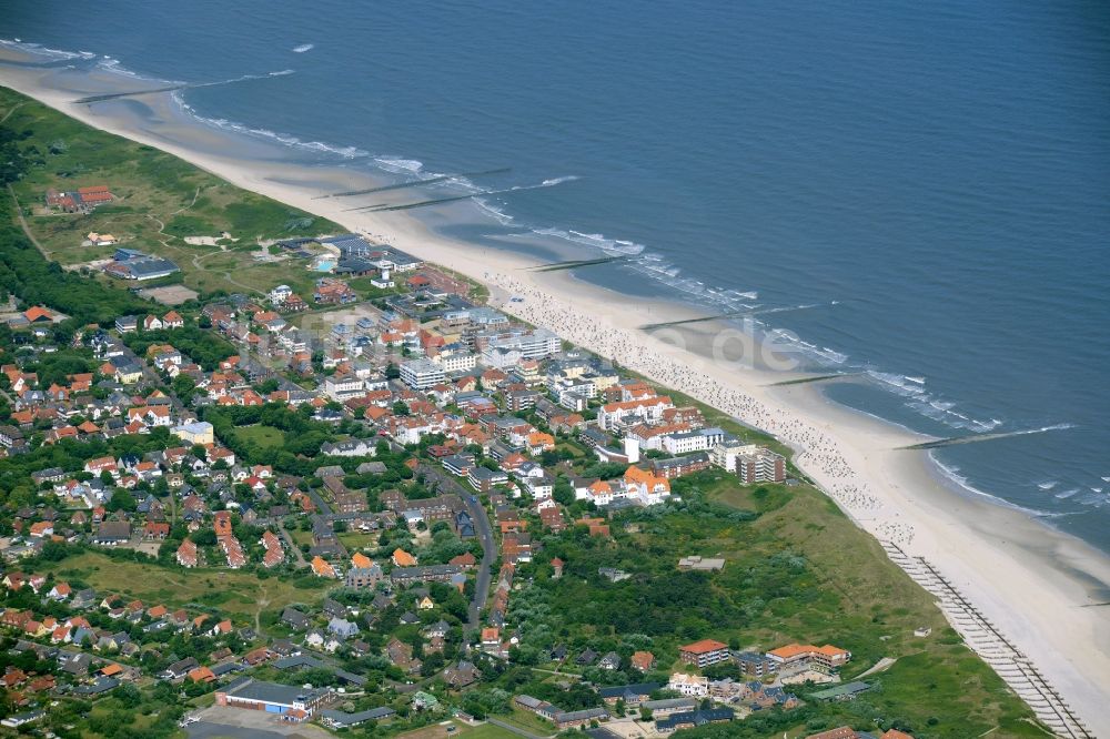 Luftaufnahme Wangerooge - Ortsansicht von Wangerooge auf der gleichnamigen Insel im Wattenmeer in der Nordsee im Bundesland Niedersachsen