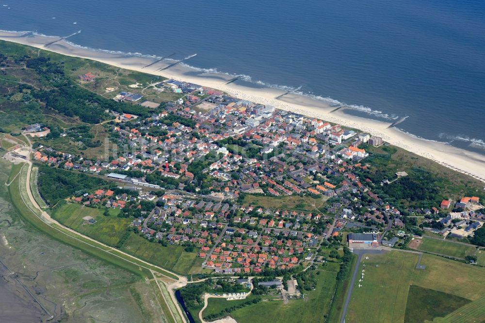 Wangerooge aus der Vogelperspektive: Ortsansicht von Wangerooge auf der gleichnamigen Insel im Wattenmeer in der Nordsee im Bundesland Niedersachsen