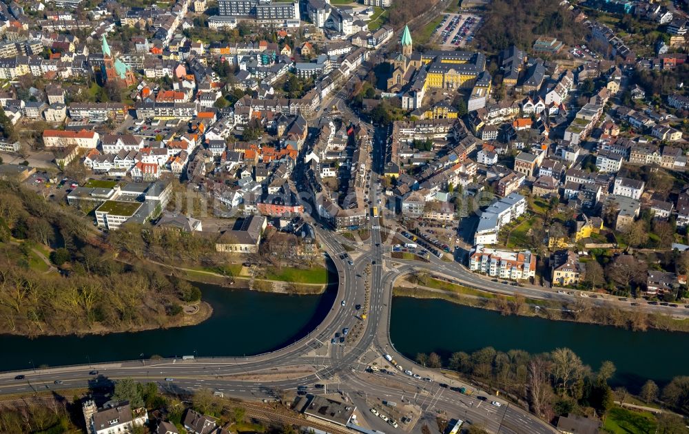 Luftbild Werden - Ortsansicht von Werden am Ufer der Ruhr mit der Gustav-Heinemann- Brücke, Folkwang Universität der Künste und der Basilika St.Ludgerus im Bundesland Nordrhein-Westfalen