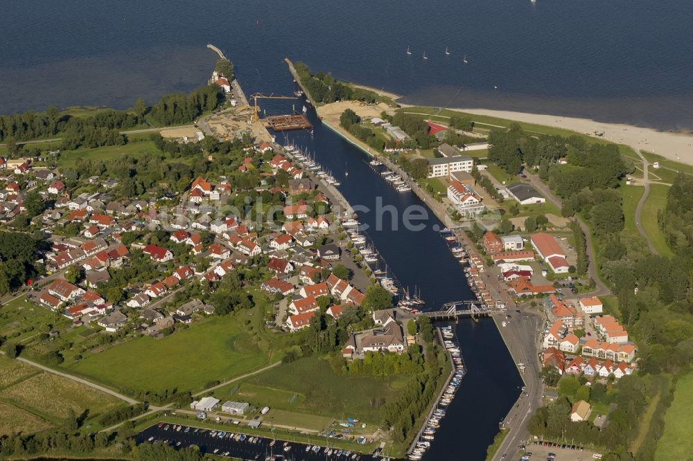 Luftaufnahme Greifswald OT Wieck - Ortsansicht von Wieck, einem Ortsteil von Greifswald am Greifswalder Bodden im Bundesland Mecklenburg-Vorpommern