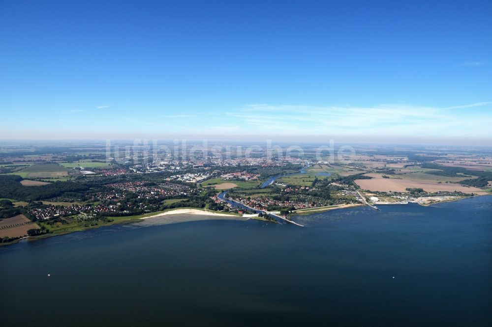 Greifswald aus der Vogelperspektive: Ortsansicht von Wieck, einem Ortsteil von Greifswald am Greifswalder Bodden im Bundesland Mecklenburg-Vorpommern