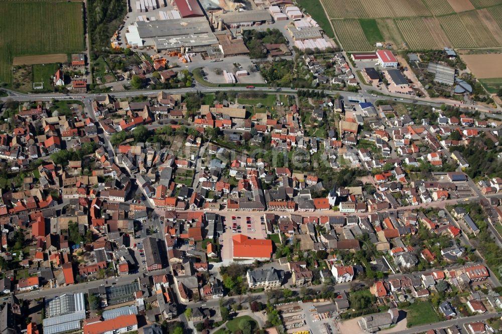 Wöllstein von oben - Ortsansicht von Wöllstein , einer Ortsgemeinde im Landkreis Alzey-Worms in Rheinland-Pfalz