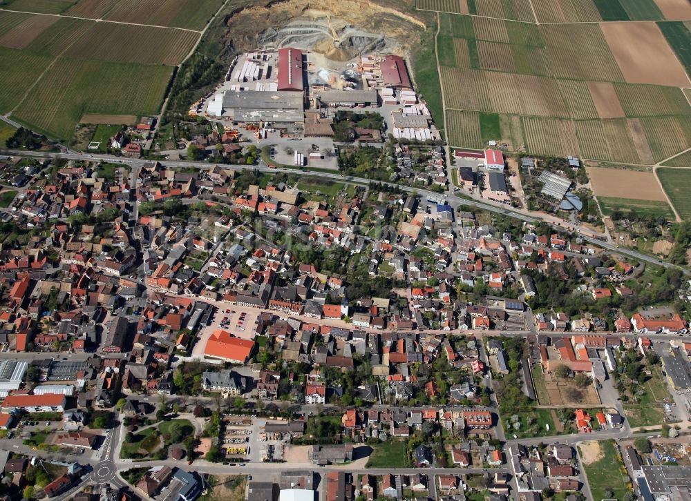 Wöllstein aus der Vogelperspektive: Ortsansicht von Wöllstein , einer Ortsgemeinde im Landkreis Alzey-Worms in Rheinland-Pfalz