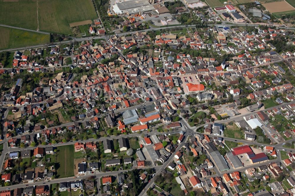 Wöllstein aus der Vogelperspektive: Ortsansicht von Wöllstein , einer Ortsgemeinde im Landkreis Alzey-Worms in Rheinland-Pfalz