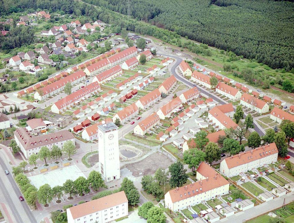 Schwarzheide aus der Vogelperspektive: Ortsansicht der Wohngebiete um den Wasserturm in Schwarzheide.