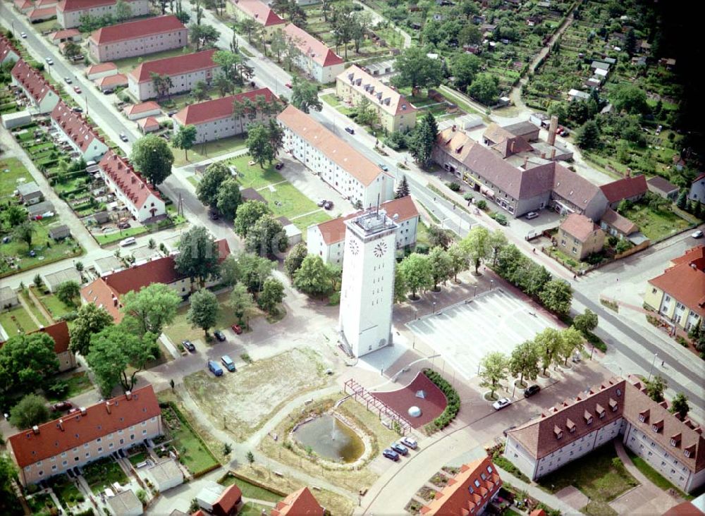 Schwarzheide / BRB von oben - Ortsansicht der Wohngebiete um den Wasserturm in Schwarzheide.