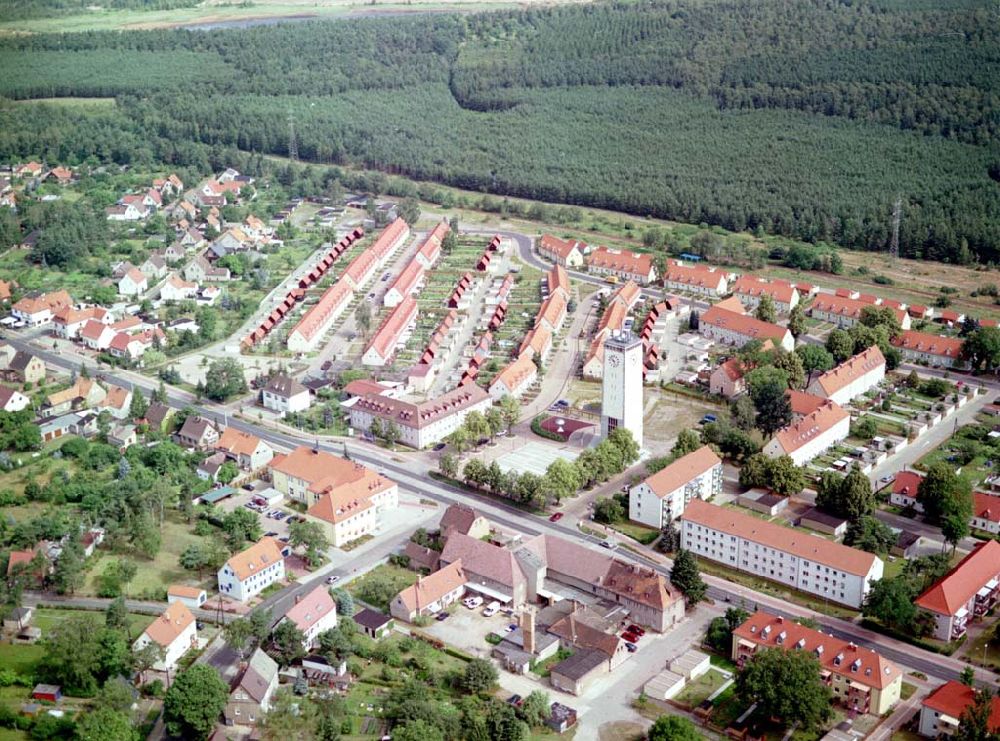 Schwarzheide / BRB aus der Vogelperspektive: Ortsansicht der Wohngebiete um den Wasserturm in Schwarzheide.