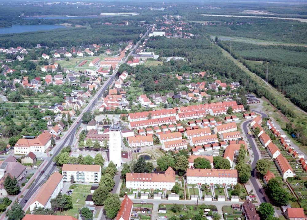 Schwarzheide / BRB aus der Vogelperspektive: Ortsansicht der Wohngebiete um den Wasserturm in Schwarzheide.