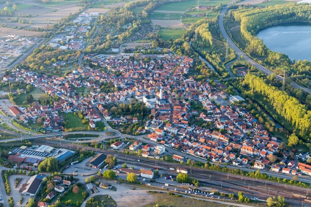 Wörth am Rhein aus der Vogelperspektive: Ortsansicht in Wörth am Rhein im Bundesland Rheinland-Pfalz, Deutschland