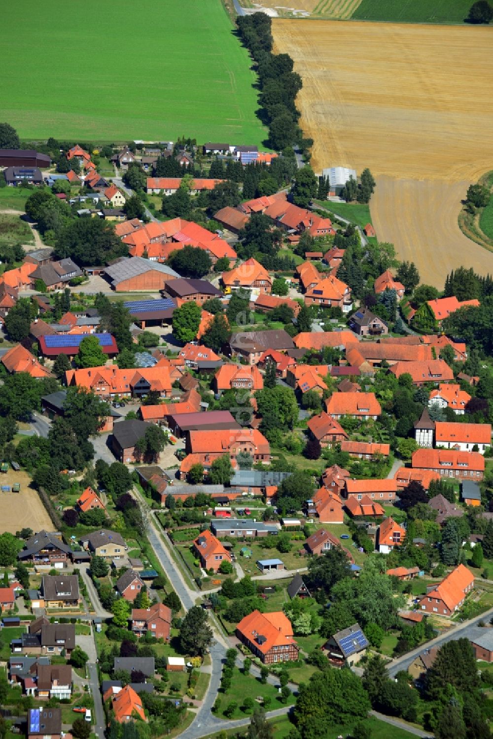 Luftaufnahme Barum - Ortsansicht vom Zentrum des Dorfes Barum im Bundesland Niedersachsen