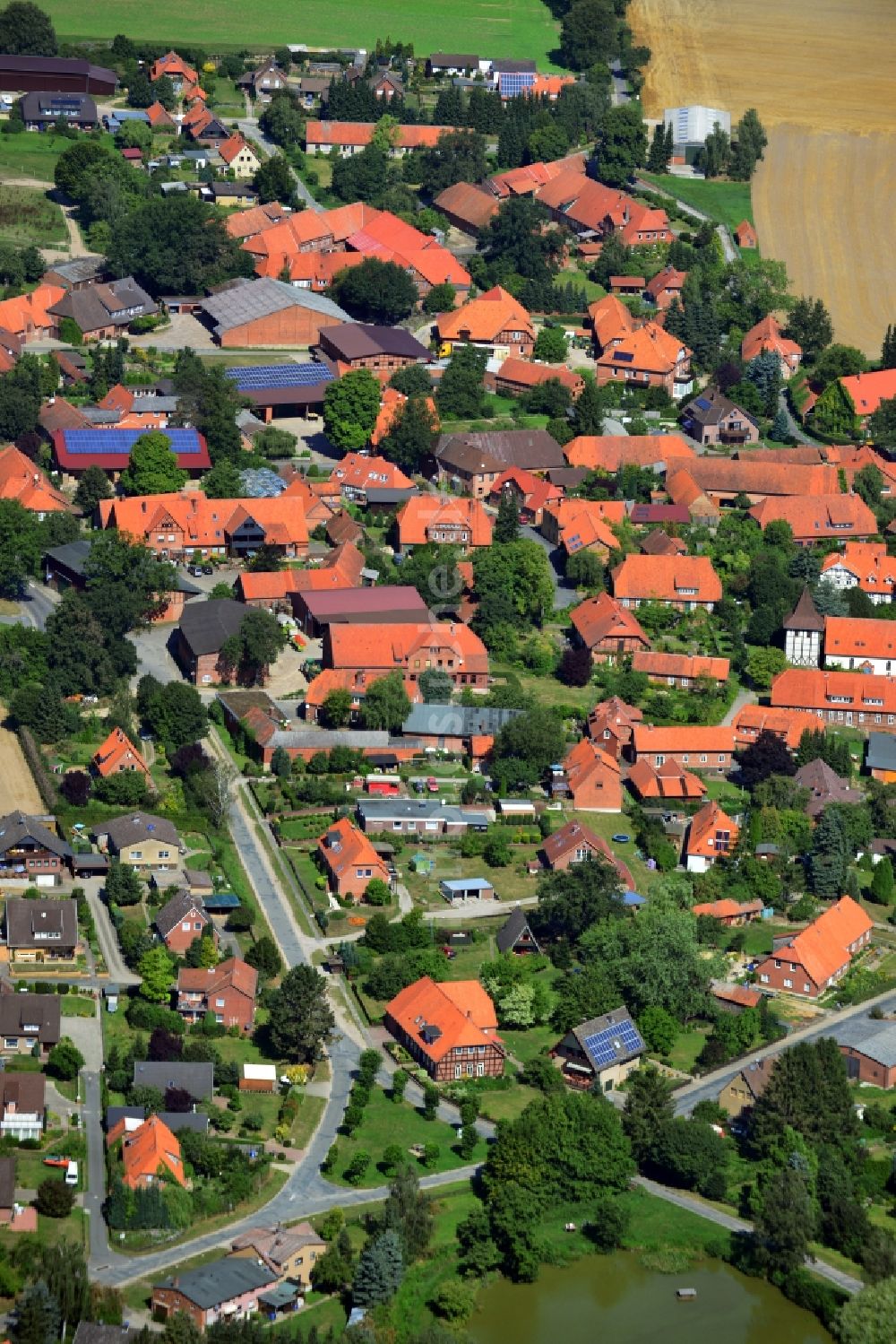 Barum von oben - Ortsansicht vom Zentrum des Dorfes Barum im Bundesland Niedersachsen