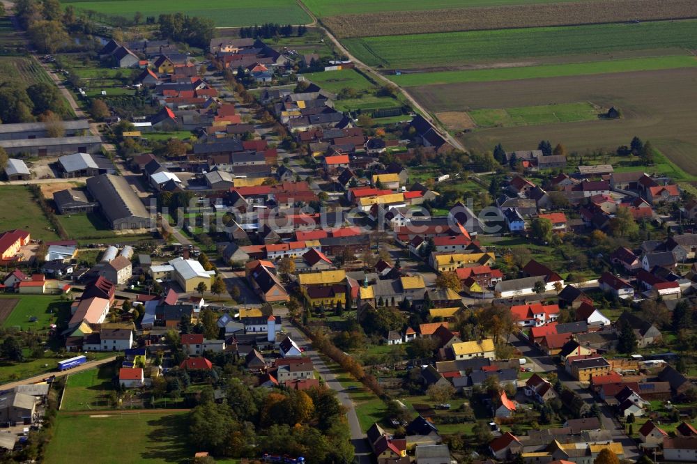 Luftbild Görschlitz - Ortsansicht vom Zentrum entlang der Dorfstraße in Görschlitz im Bundesland Sachsen