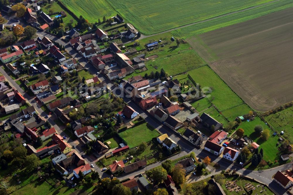 Luftbild Kossa - Ortsansicht vom Zentrum entlang der Hauptstraße in Kossa im Bundesland Sachsen