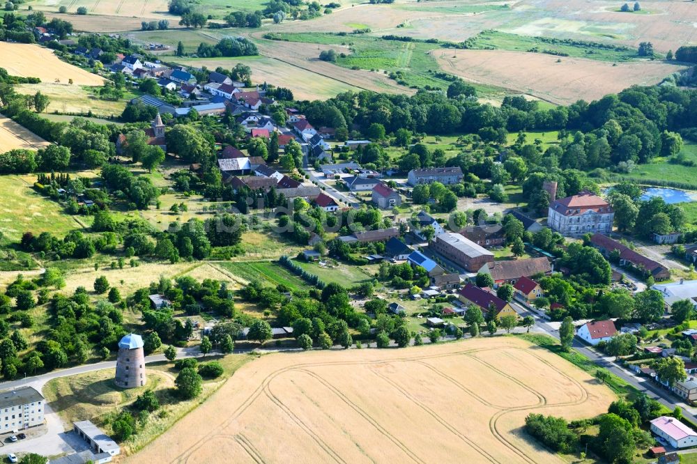 Zichow aus der Vogelperspektive: Ortsansicht in Zichow im Bundesland Brandenburg, Deutschland