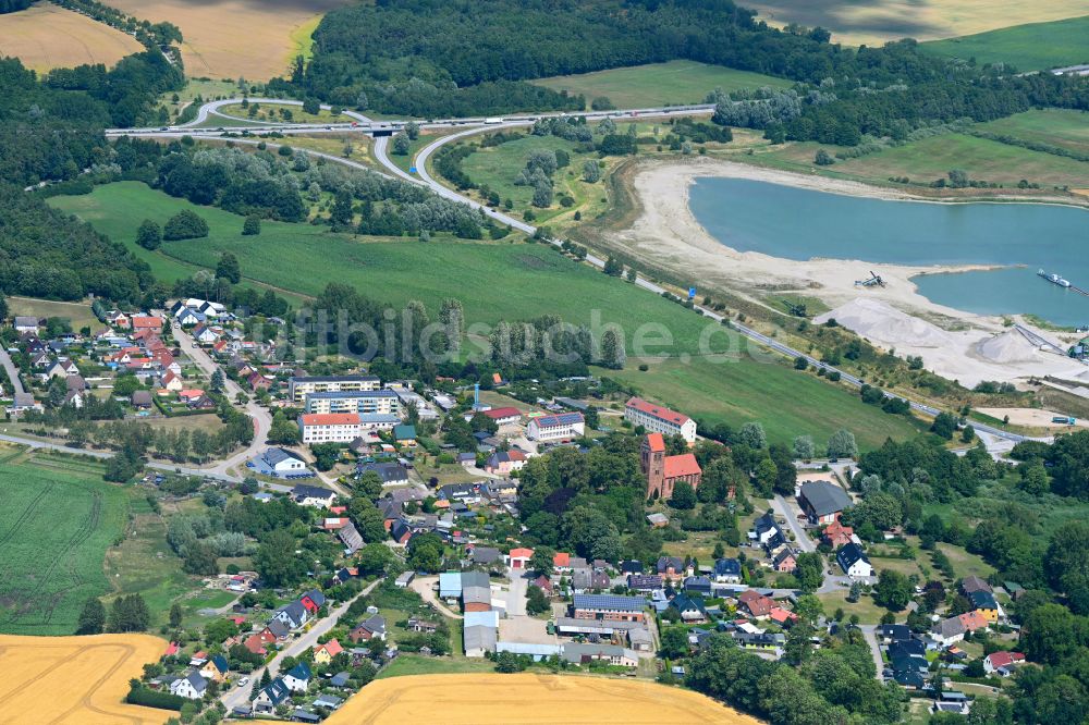 Zurow aus der Vogelperspektive: Ortsansicht in Zurow im Bundesland Mecklenburg-Vorpommern, Deutschland